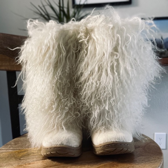 Bearpaw Fur Boots - Picture 2 of 4